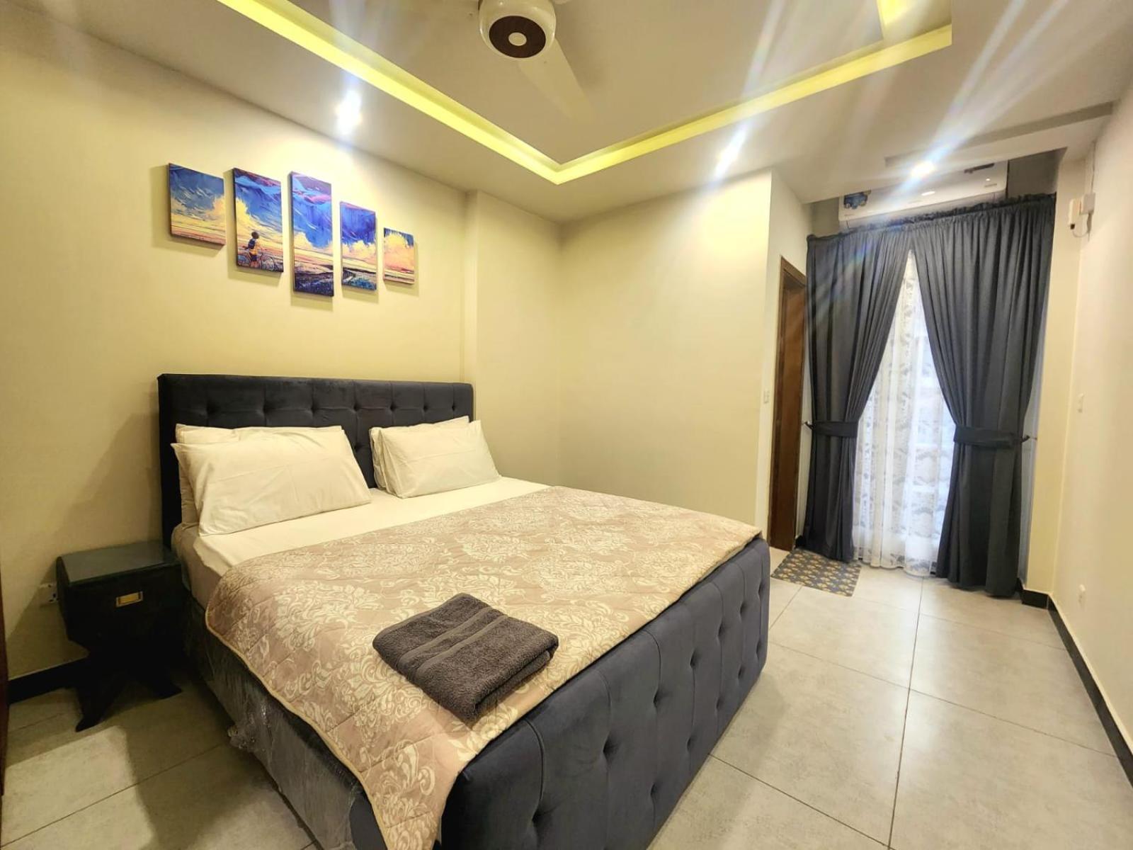 Luxurious Landing Apartments & Suites Bahria Town Rawalpindi Room photo