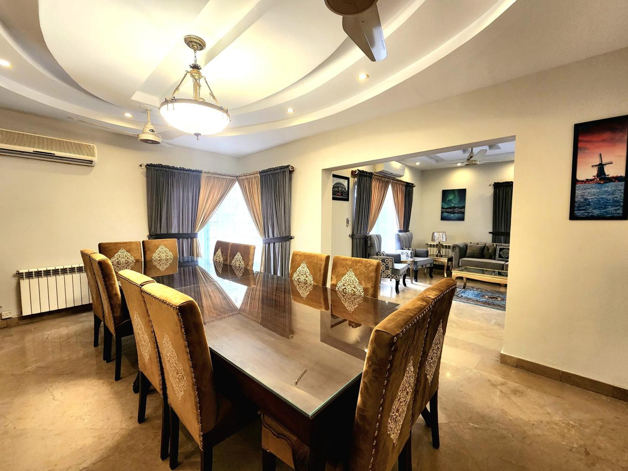 Luxurious Landing Apartments & Suites Bahria Town Rawalpindi Room photo